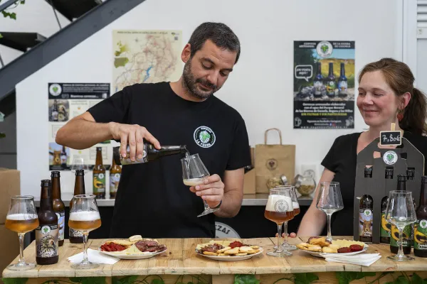 Visita y cata de cervezas artesanales en Cervezas La Yedra