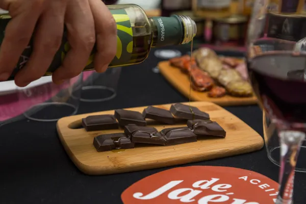 Cata los productos locales de Degusta Jaén en Notaliv Oleoturismo