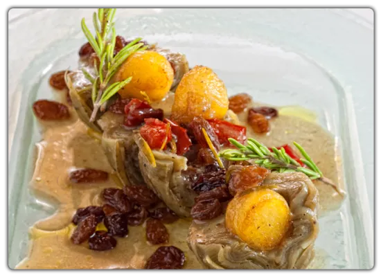 Alcachofas con patatas y pasas