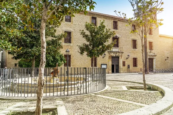 Museo de Artes y Costumbres Populares y Museo Internacional de Arte Naif