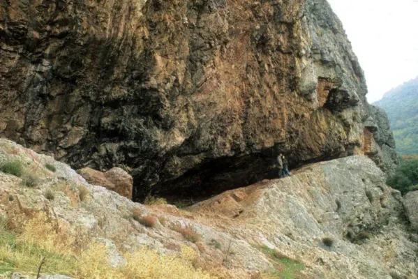 Sendero de la Cueva de los Muñecos