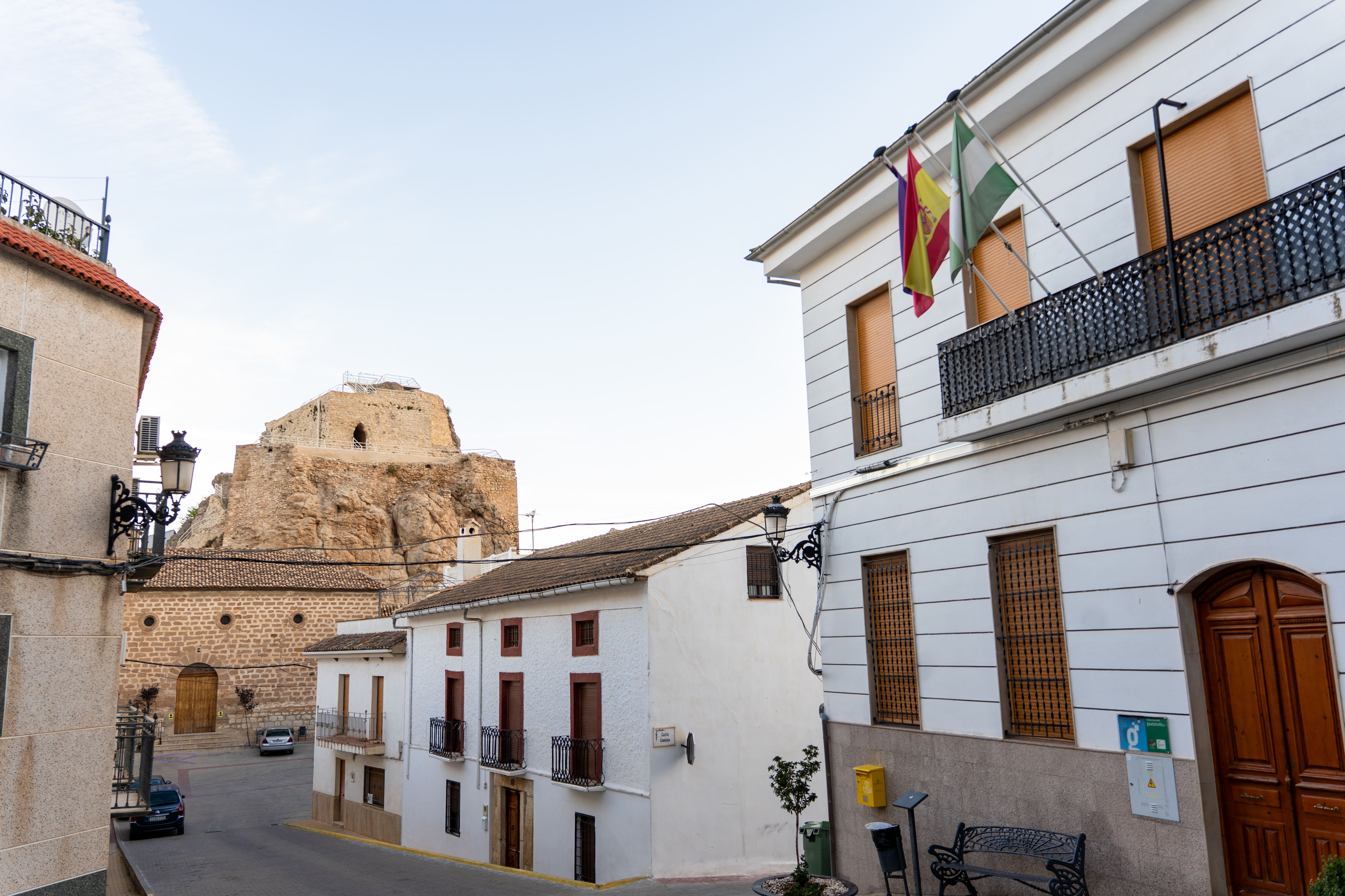 imagen del castillo de Solera desde el municipio