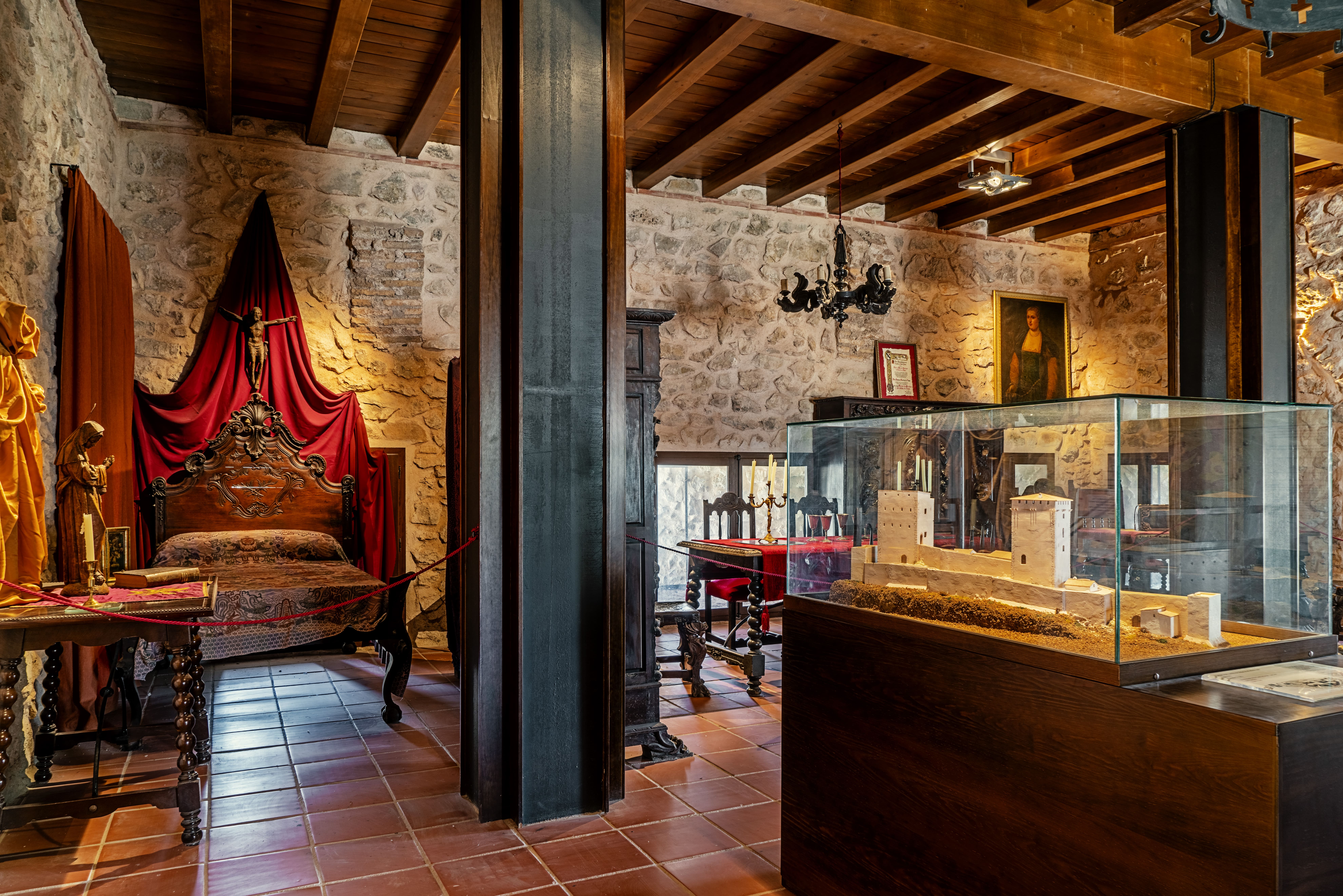 en la imagen se puede ver utensilios históricos del castillo de Jódar