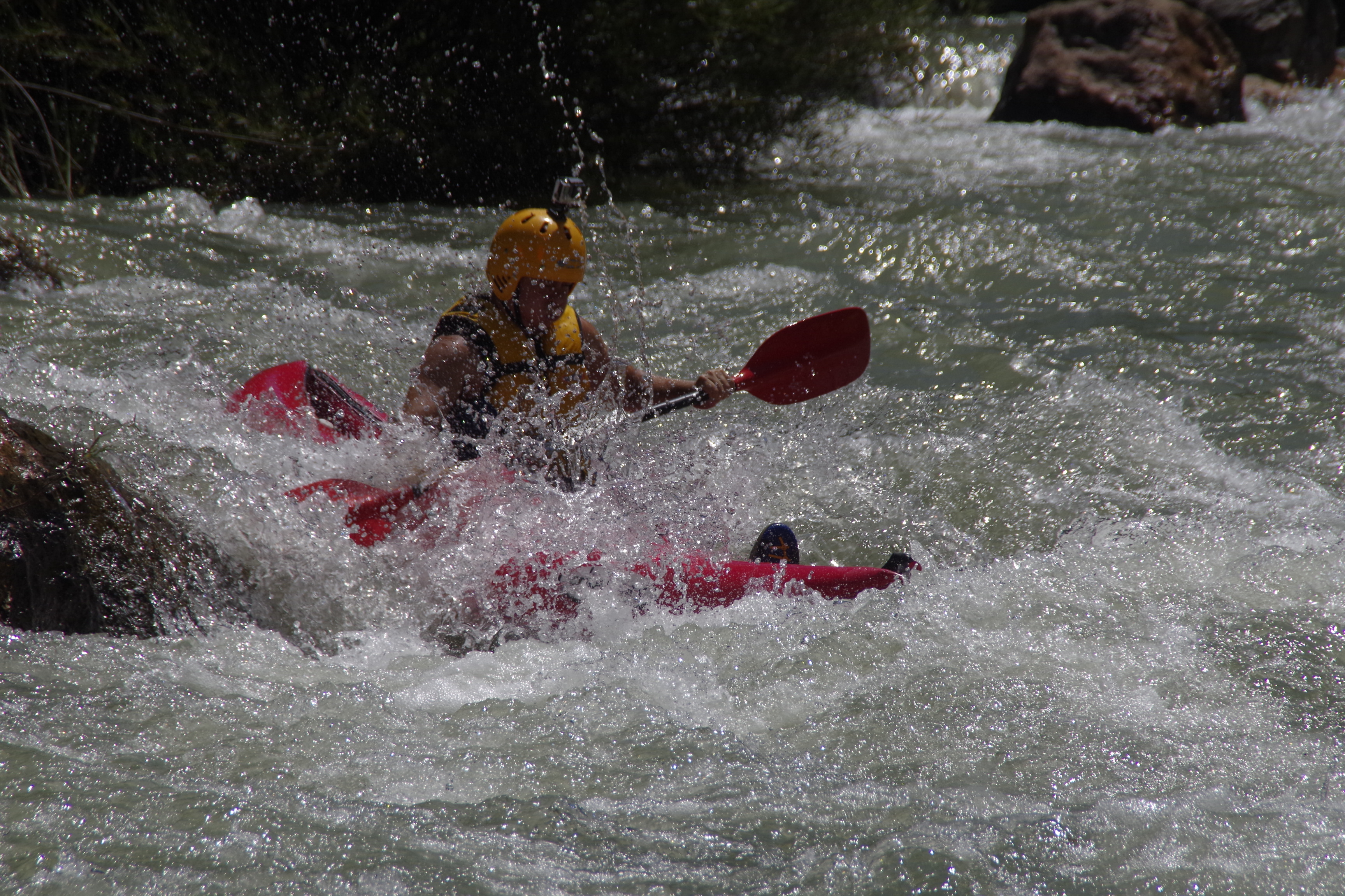 Kayak en aguas bravas