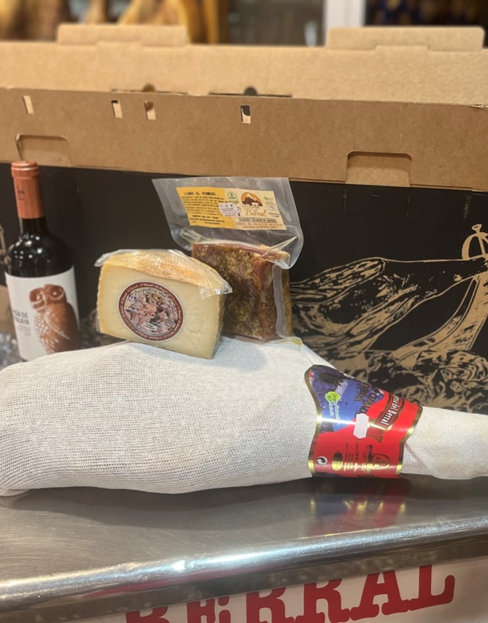 Lote jamón, queso, vino y salchichon tienda La Despensa del Berral