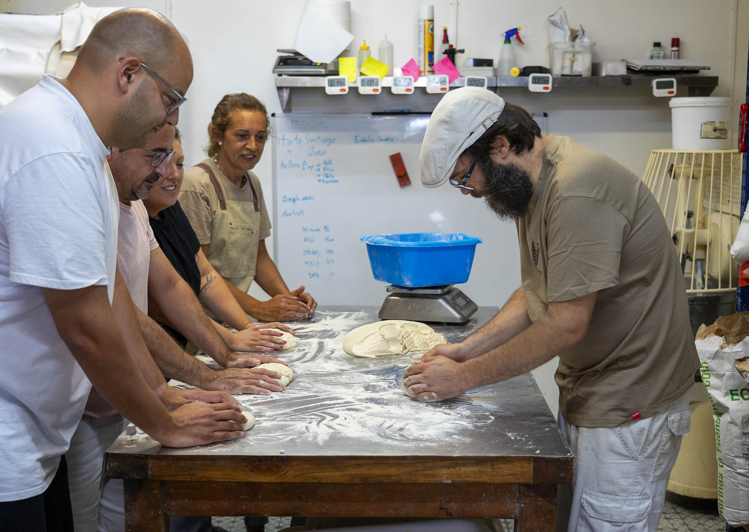 Taller de dulces serranos en panadería Panciencia Segura de la Sierra