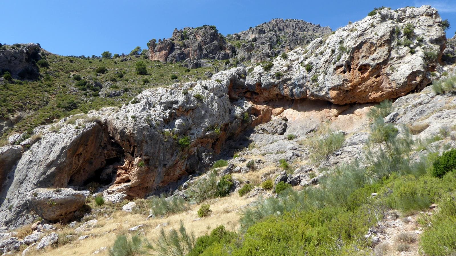 Cuevas del Chato y Baltibañas