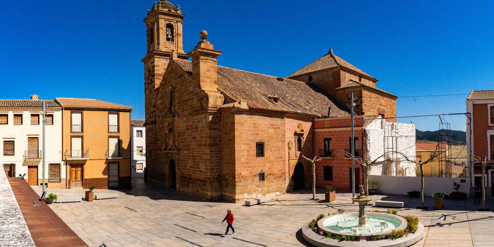 Descubre el patrimonio y la gastronomía de Cabra del Santo Cristo