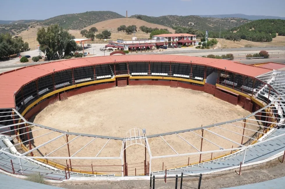 Plaza%20de%20Toros%20Orellana%20Perdiz.jpg
