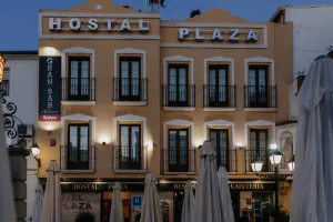 Hostal-la-plaza-2.jpg